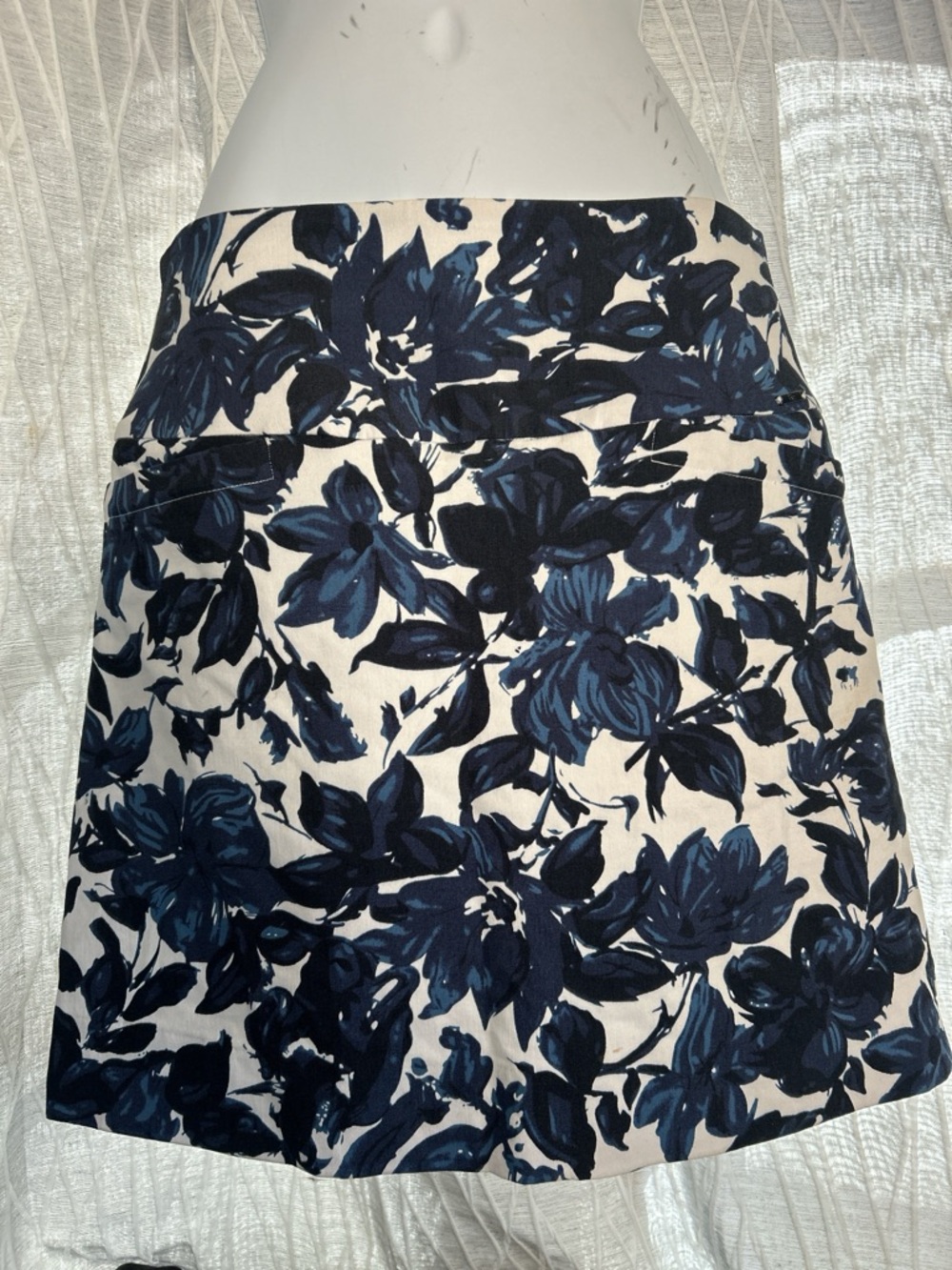 S.C. & Co Women's Floral Mini Skirt in Navy on white Pull-on short